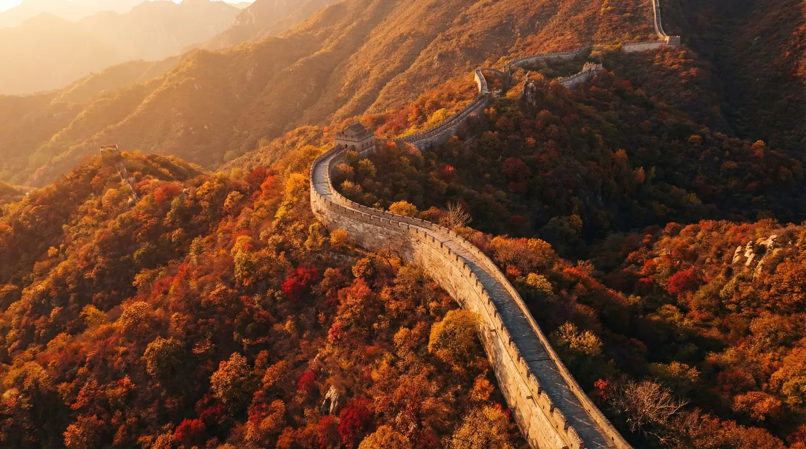 加附近的人 秋日长城航拍全景